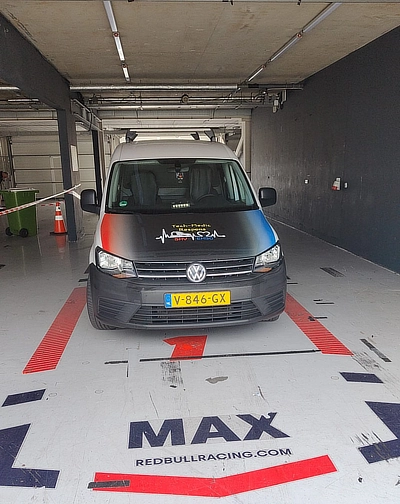 Tech Medic Respons bedrijfsauto bij het trainingscentrum